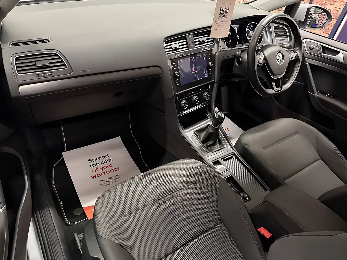 Used 2018 Volkswagen Golf Se Nav Silver - Interior and Exterior details 7