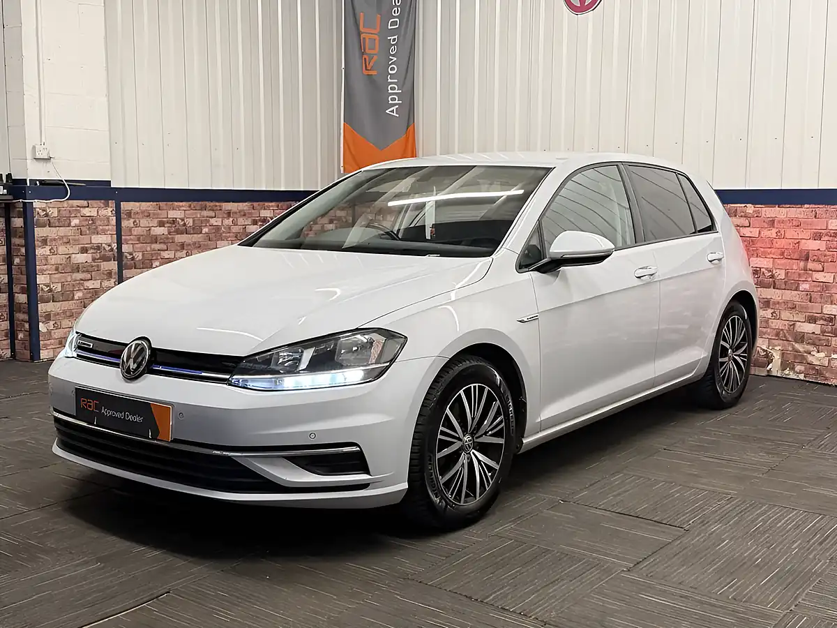 Used 2018 Volkswagen Golf Se Nav Silver - Interior and Exterior details 8