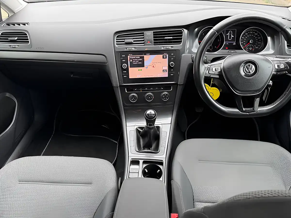 Used 2018 Volkswagen Golf Se Nav Tungsten Silver - Interior and Exterior details 10