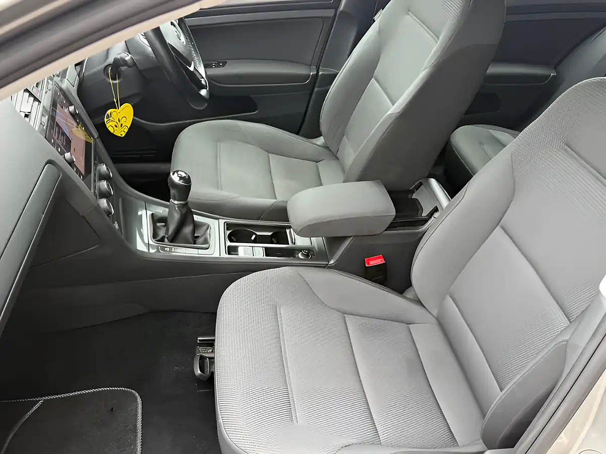 Used 2018 Volkswagen Golf Se Nav Tungsten Silver - Interior and Exterior details 12