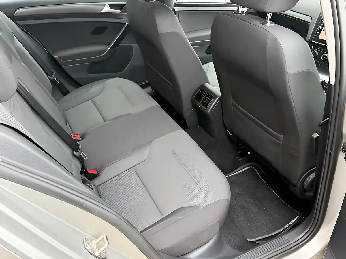Used 2018 Volkswagen Golf Se Nav Tungsten Silver - Interior and Exterior details 13