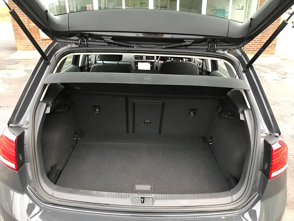 Used 2018 Volkswagen Golf Se Nav Urano Grey - Interior and Exterior details 12