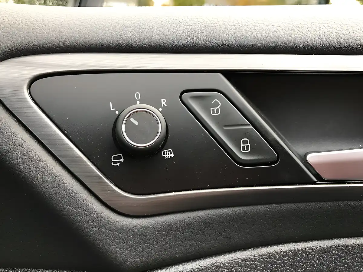 Used 2018 Volkswagen Golf Se Nav Urano Grey - Interior and Exterior details 18