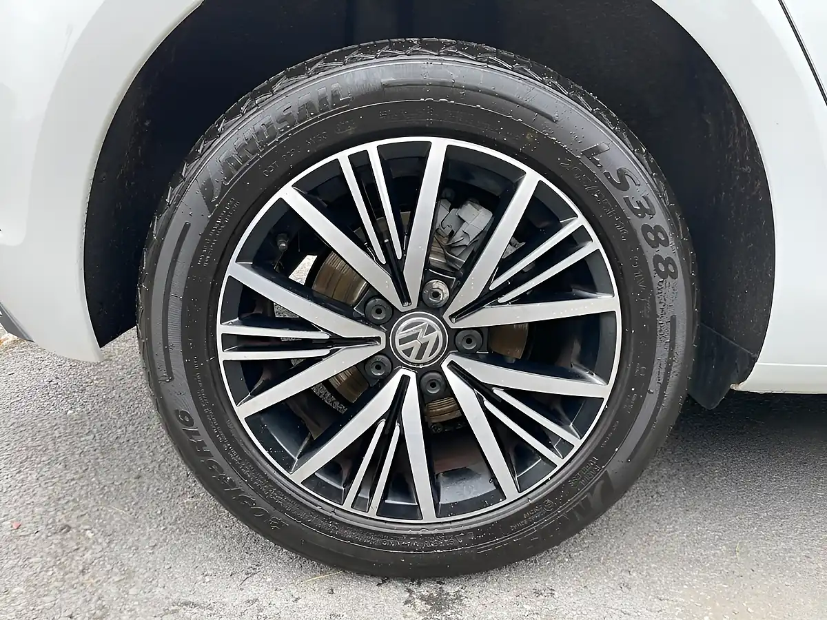 Used 2018 Volkswagen Golf Se Nav White - Interior and Exterior details 11