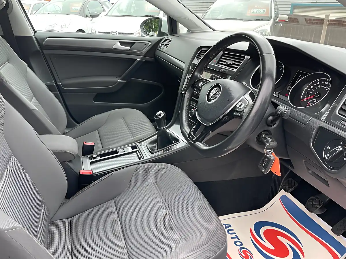 Used 2018 Volkswagen Golf Se Nav White - Interior and Exterior details 12