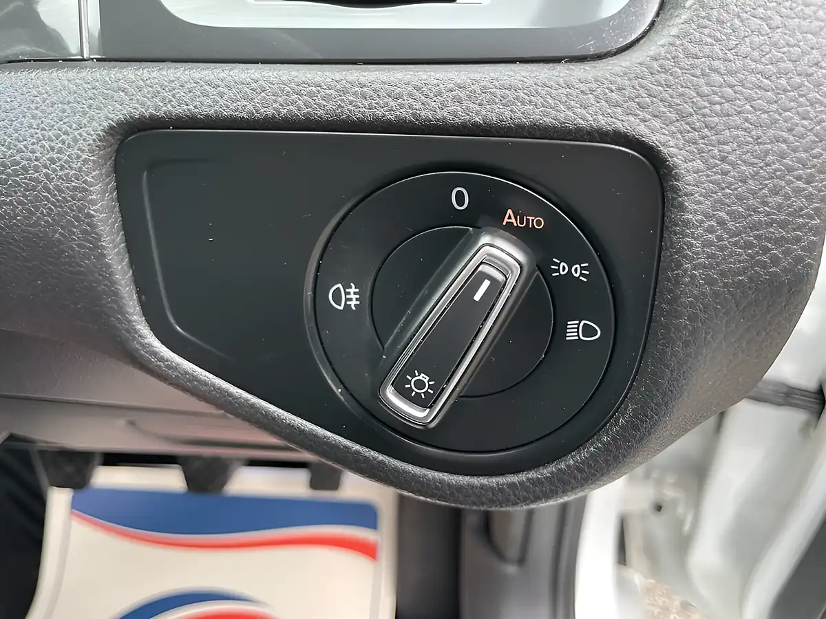 Used 2018 Volkswagen Golf Se Nav White - Interior and Exterior details 18