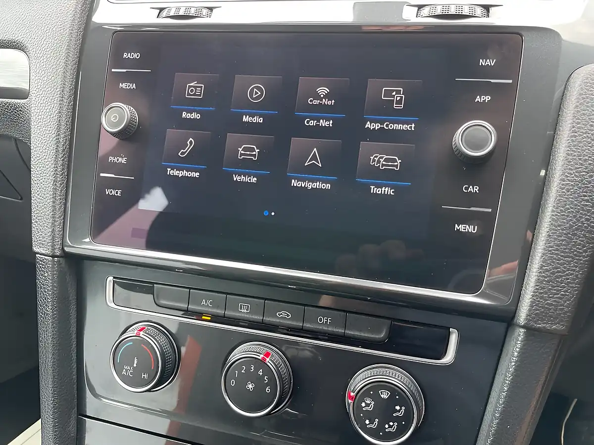 Used 2018 Volkswagen Golf Se Nav White - Interior and Exterior details 7