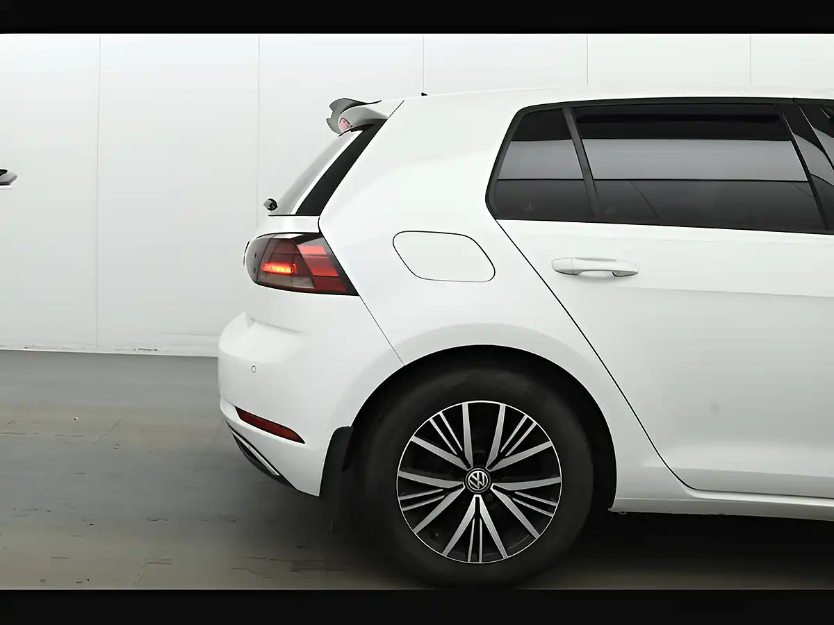 Used 2018 Volkswagen Golf Se Nav White - Interior and Exterior details 18