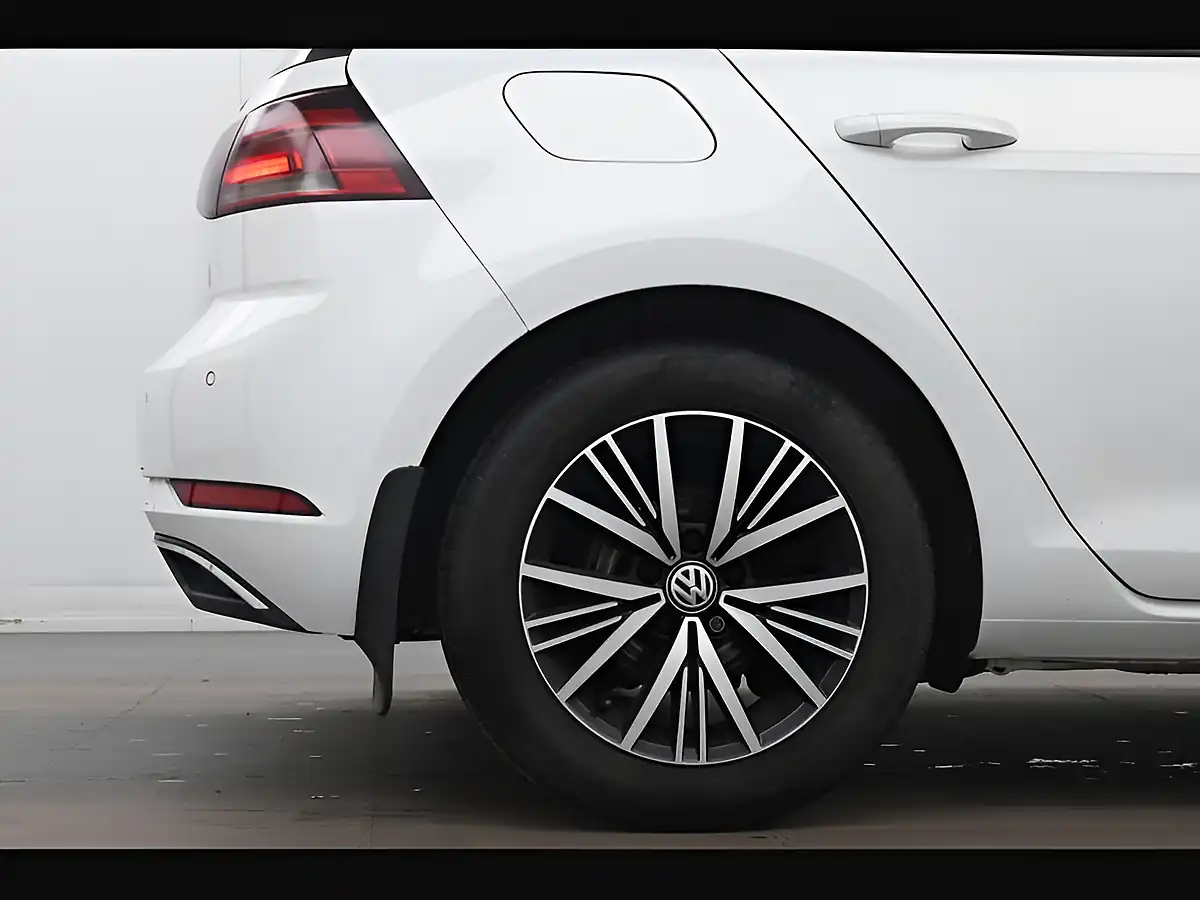 Used 2018 Volkswagen Golf Se Nav White - Interior and Exterior details 19