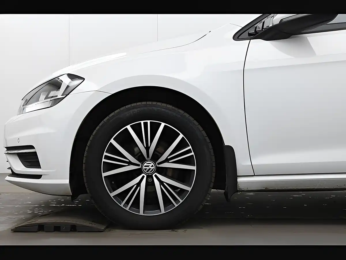 Used 2018 Volkswagen Golf Se Nav White - Interior and Exterior details 7