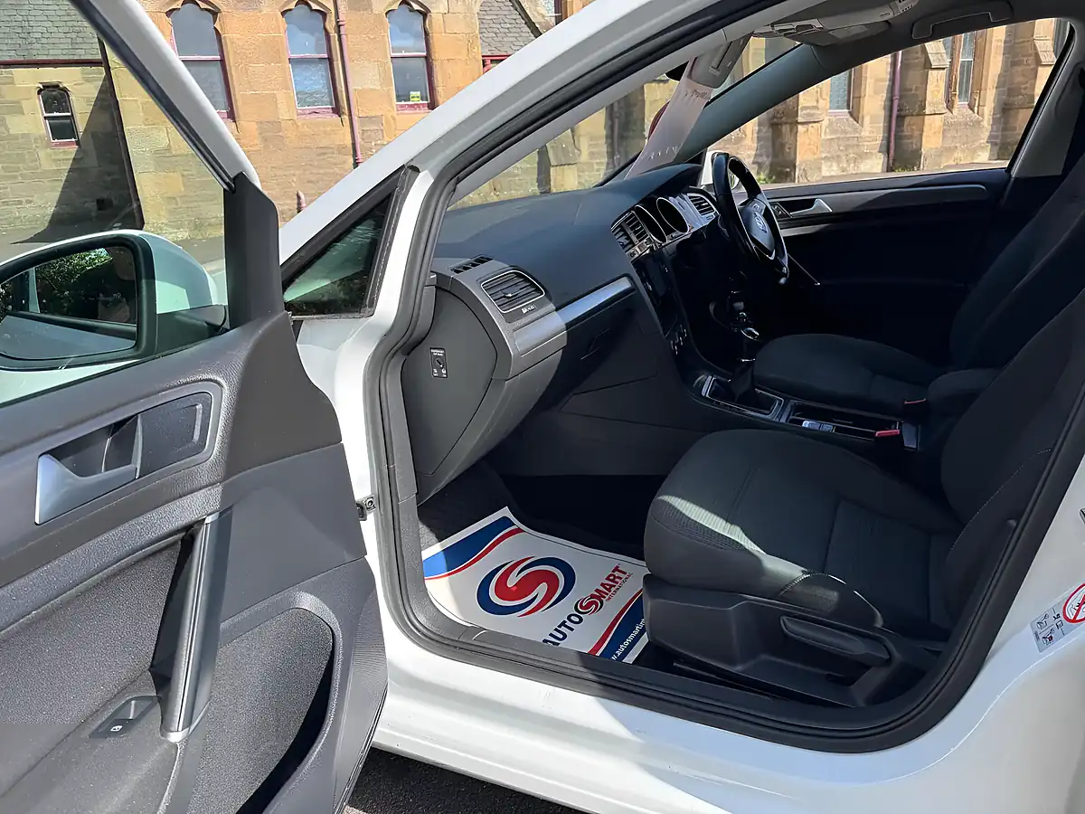 Used 2018 Volkswagen Golf Se Nav White - Interior and Exterior details 13