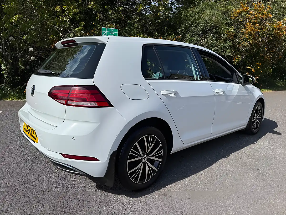 Used 2018 Volkswagen Golf Se Nav White - Interior and Exterior details 4