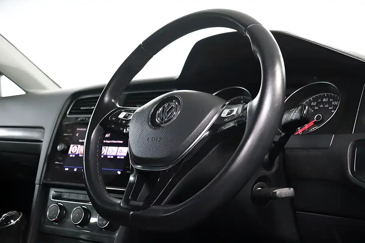 Used 2018 Volkswagen Golf Se Navigation Black - Interior and Exterior details 11