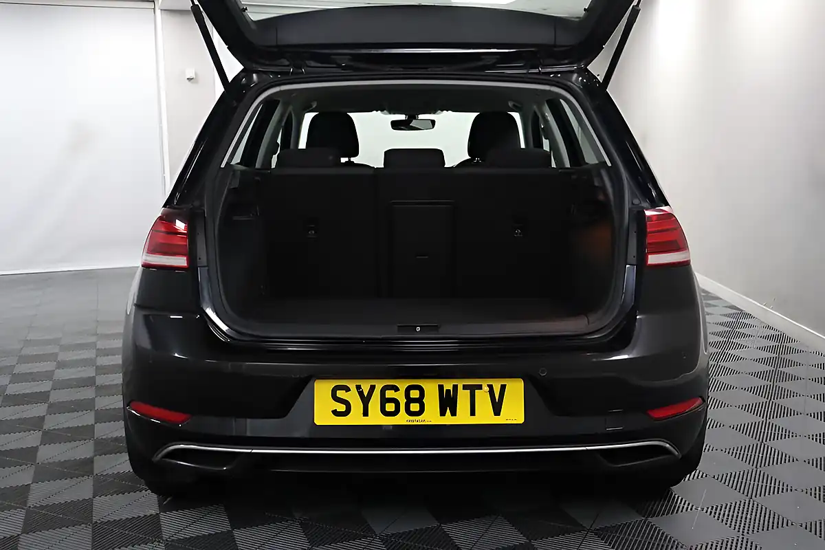 Used 2018 Volkswagen Golf Se Navigation Black - Interior and Exterior details 13