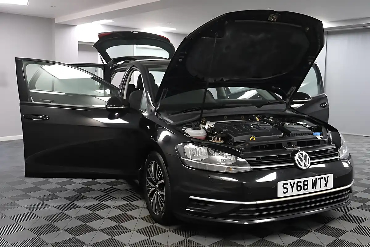 Used 2018 Volkswagen Golf Se Navigation Black - Interior and Exterior details 14