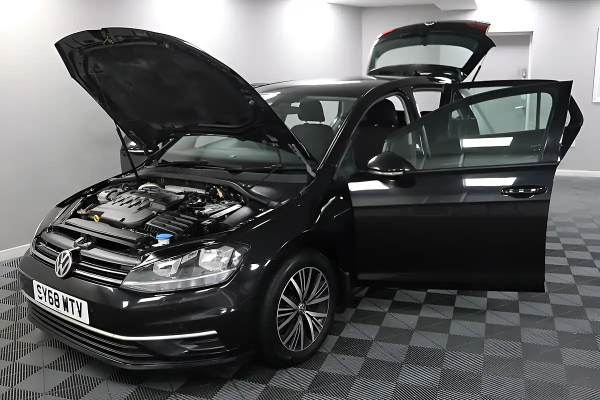 Used 2018 Volkswagen Golf Se Navigation Black - Interior and Exterior details 15