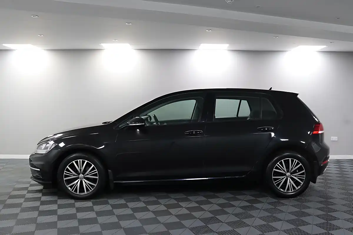 Used 2018 Volkswagen Golf Se Navigation Black - Interior and Exterior details 17