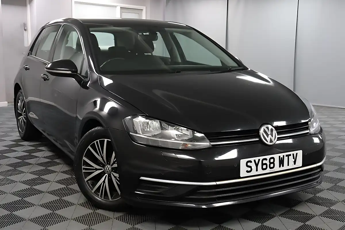 Used 2018 Volkswagen Golf Se Navigation Black - Interior and Exterior details 18