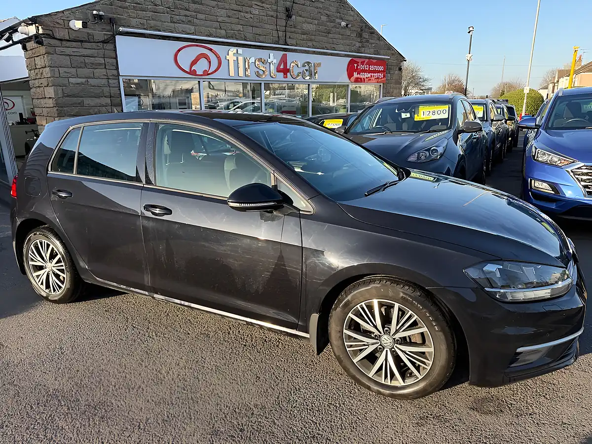 Used 2018 Volkswagen Golf Se Navigation Black - Interior and Exterior details 3