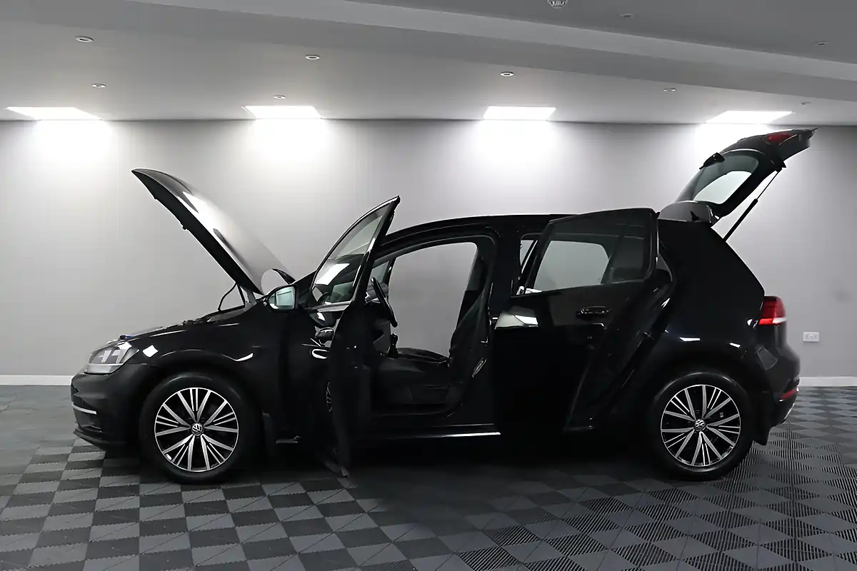 Used 2018 Volkswagen Golf Se Navigation Black - Interior and Exterior details 5