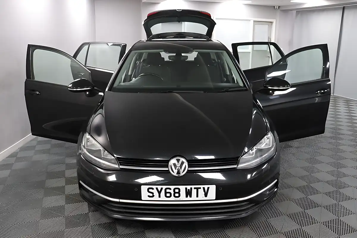 Used 2018 Volkswagen Golf Se Navigation Black - Interior and Exterior details 6