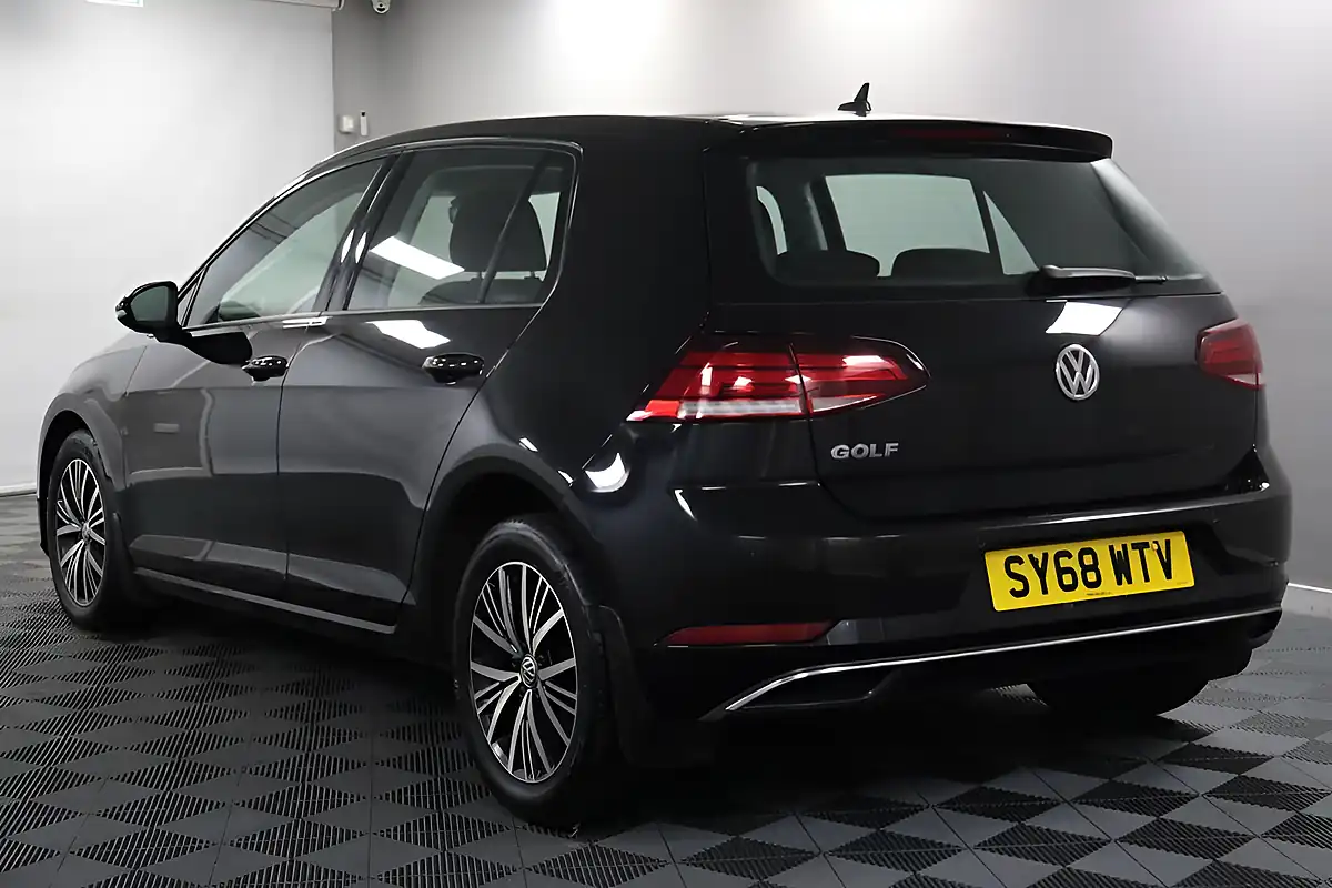 Used 2018 Volkswagen Golf Se Navigation Black - Interior and Exterior details 9
