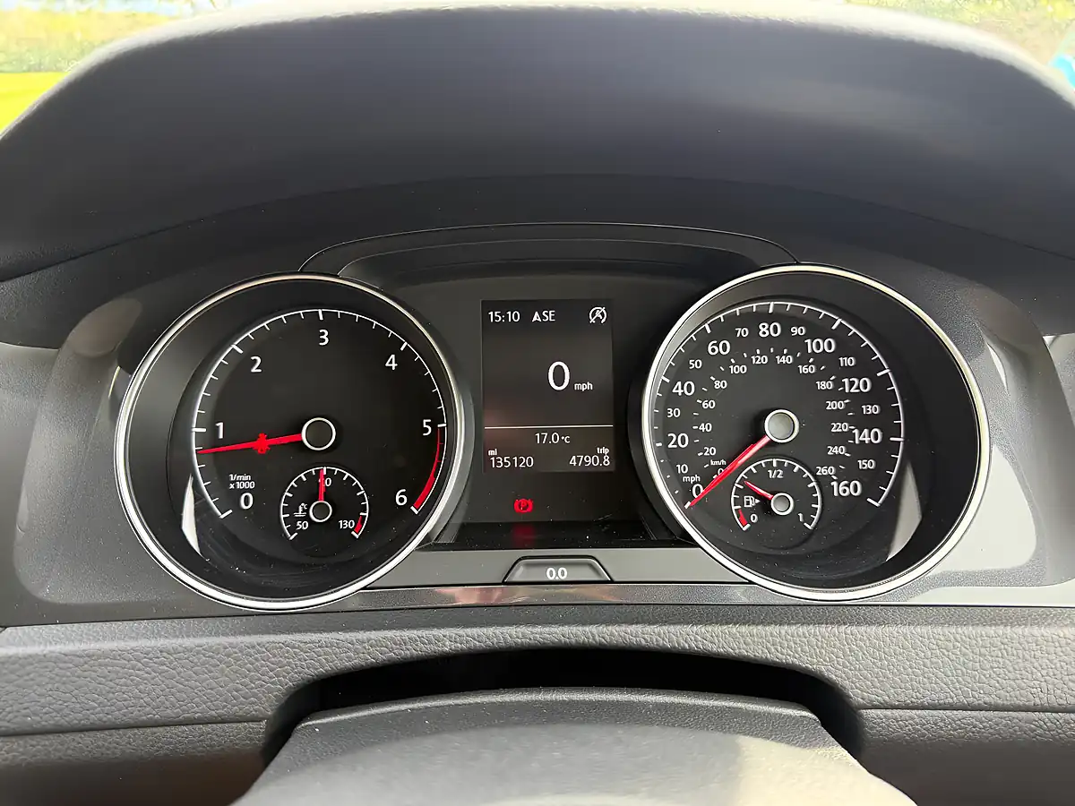 Used 2018 Volkswagen Golf Se Navigation Blue - Interior and Exterior details 15