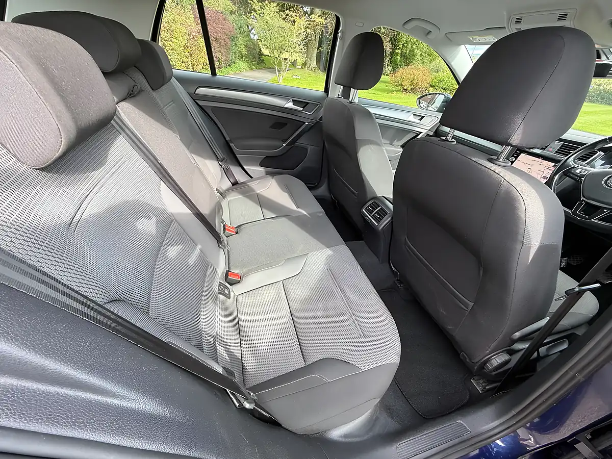 Used 2018 Volkswagen Golf Se Navigation Blue - Interior and Exterior details 16