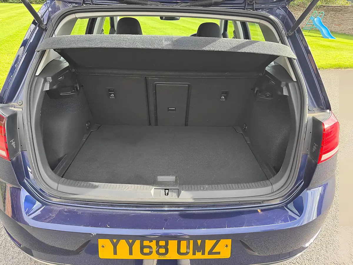 Used 2018 Volkswagen Golf Se Navigation Blue - Interior and Exterior details 17