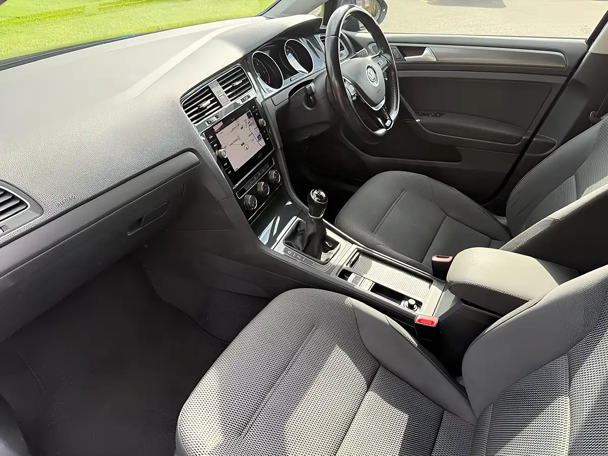 Used 2018 Volkswagen Golf Se Navigation Blue - Interior and Exterior details 18