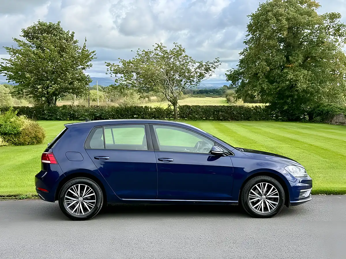 Used 2018 Volkswagen Golf Se Navigation Blue - Interior and Exterior details 4