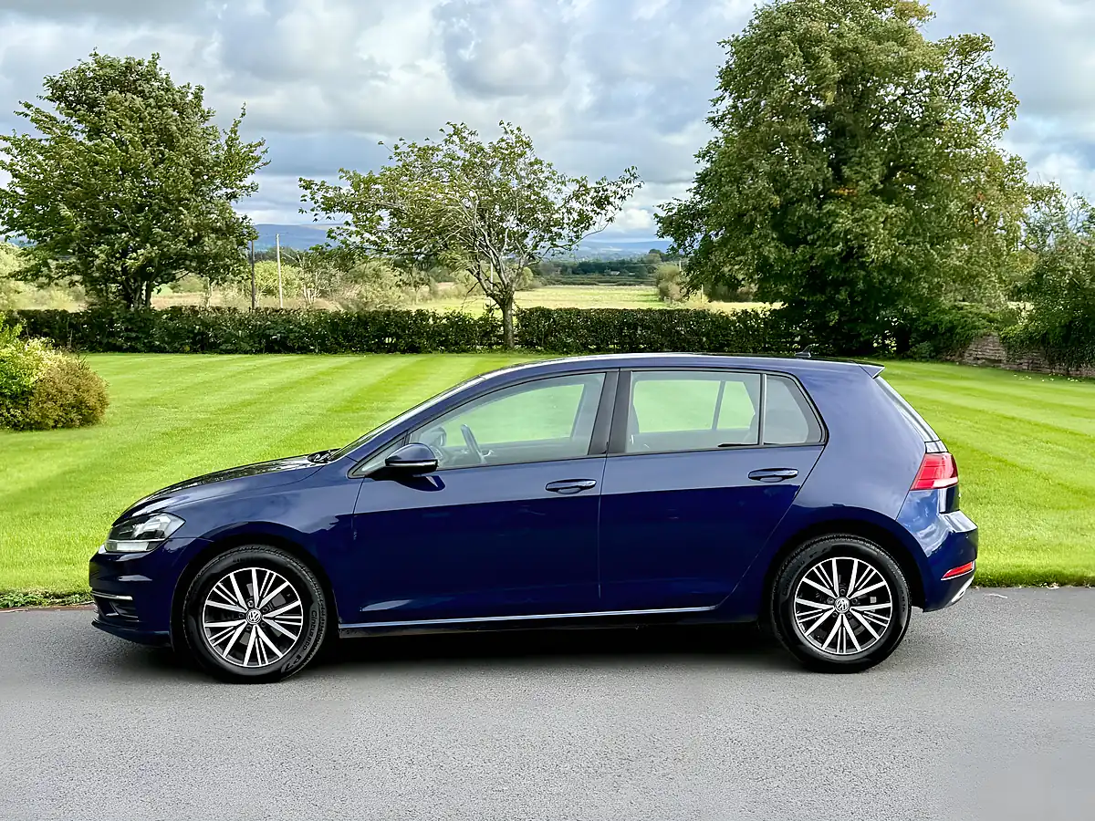 Used 2018 Volkswagen Golf Se Navigation Blue - Interior and Exterior details 5