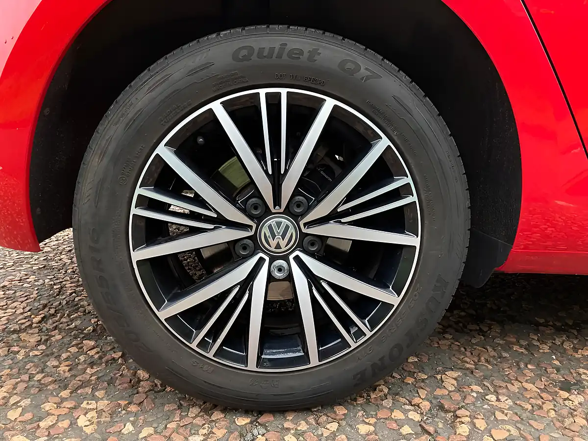 Used 2018 Volkswagen Golf Se Red - Interior and Exterior details 10