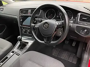 Used 2018 Volkswagen Golf Se Red - Interior and Exterior details 12