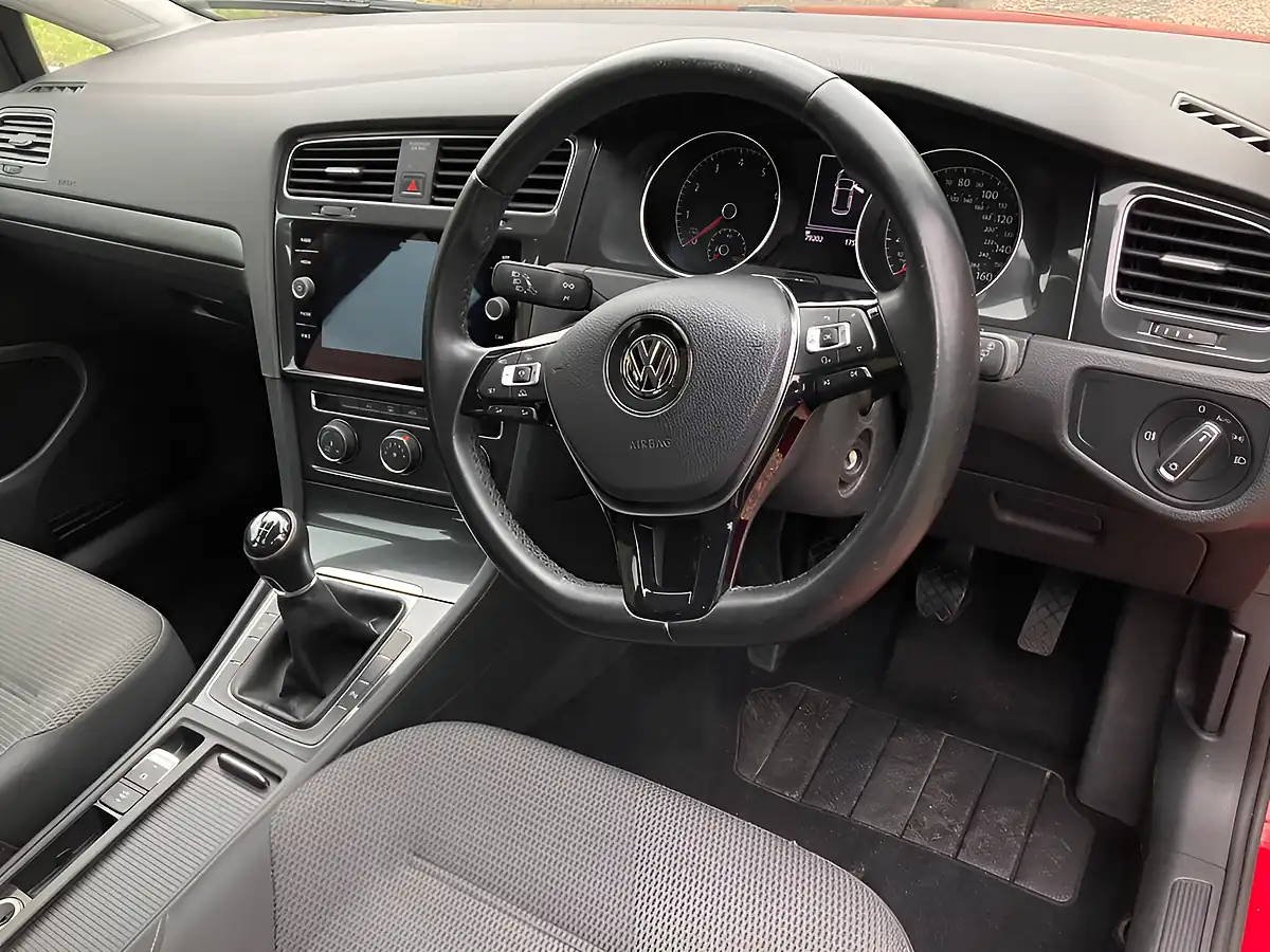 Used 2018 Volkswagen Golf Se Red - Interior and Exterior details 12