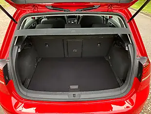 Used 2018 Volkswagen Golf Se Red - Interior and Exterior details 13