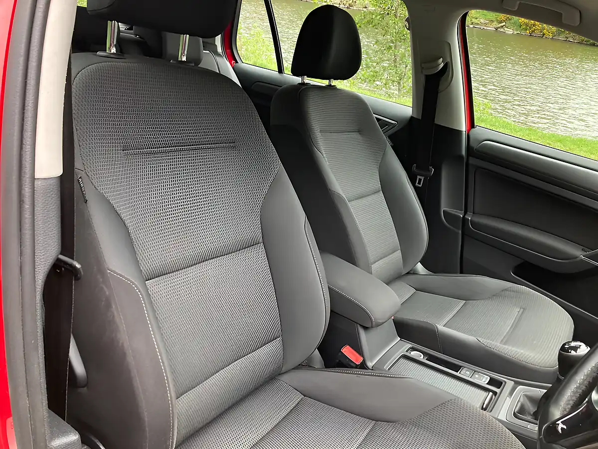 Used 2018 Volkswagen Golf Se Red - Interior and Exterior details 14