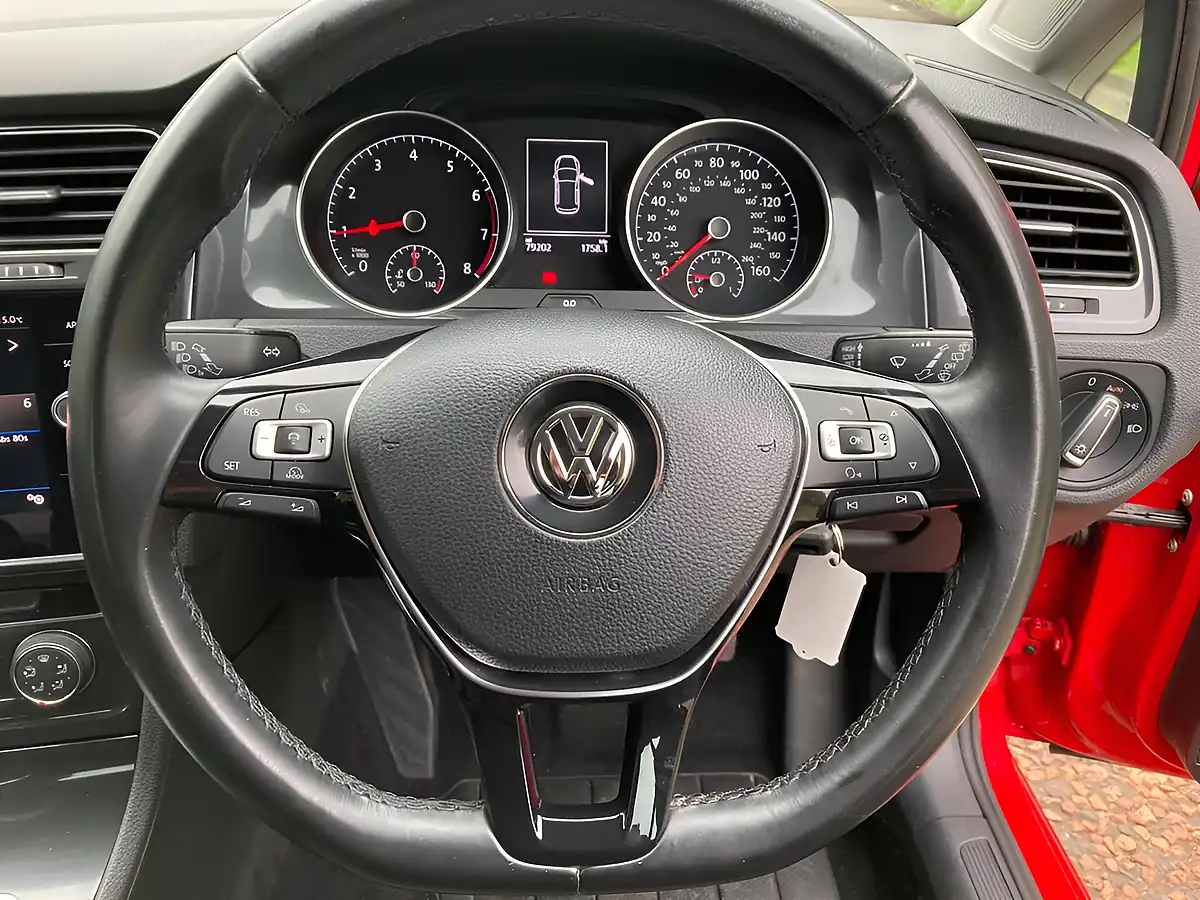 Used 2018 Volkswagen Golf Se Red - Interior and Exterior details 16