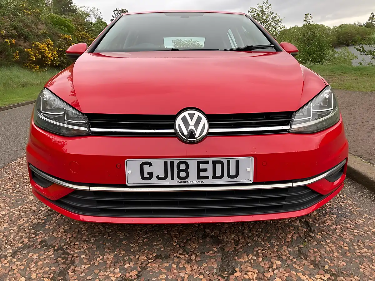 Used 2018 Volkswagen Golf Se Red - Interior and Exterior details 8