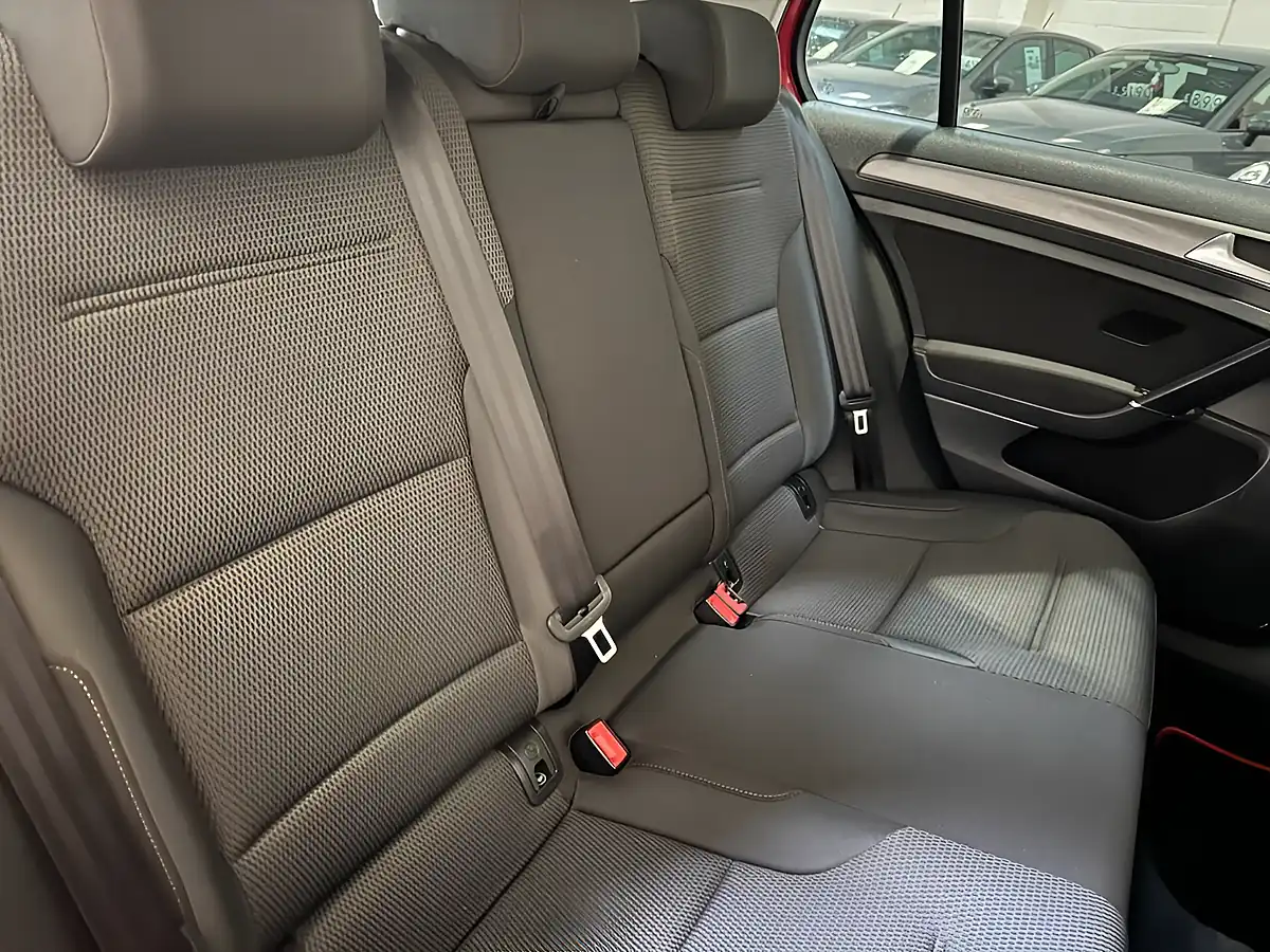 Used 2018 Volkswagen Golf Se Red - Interior and Exterior details 12