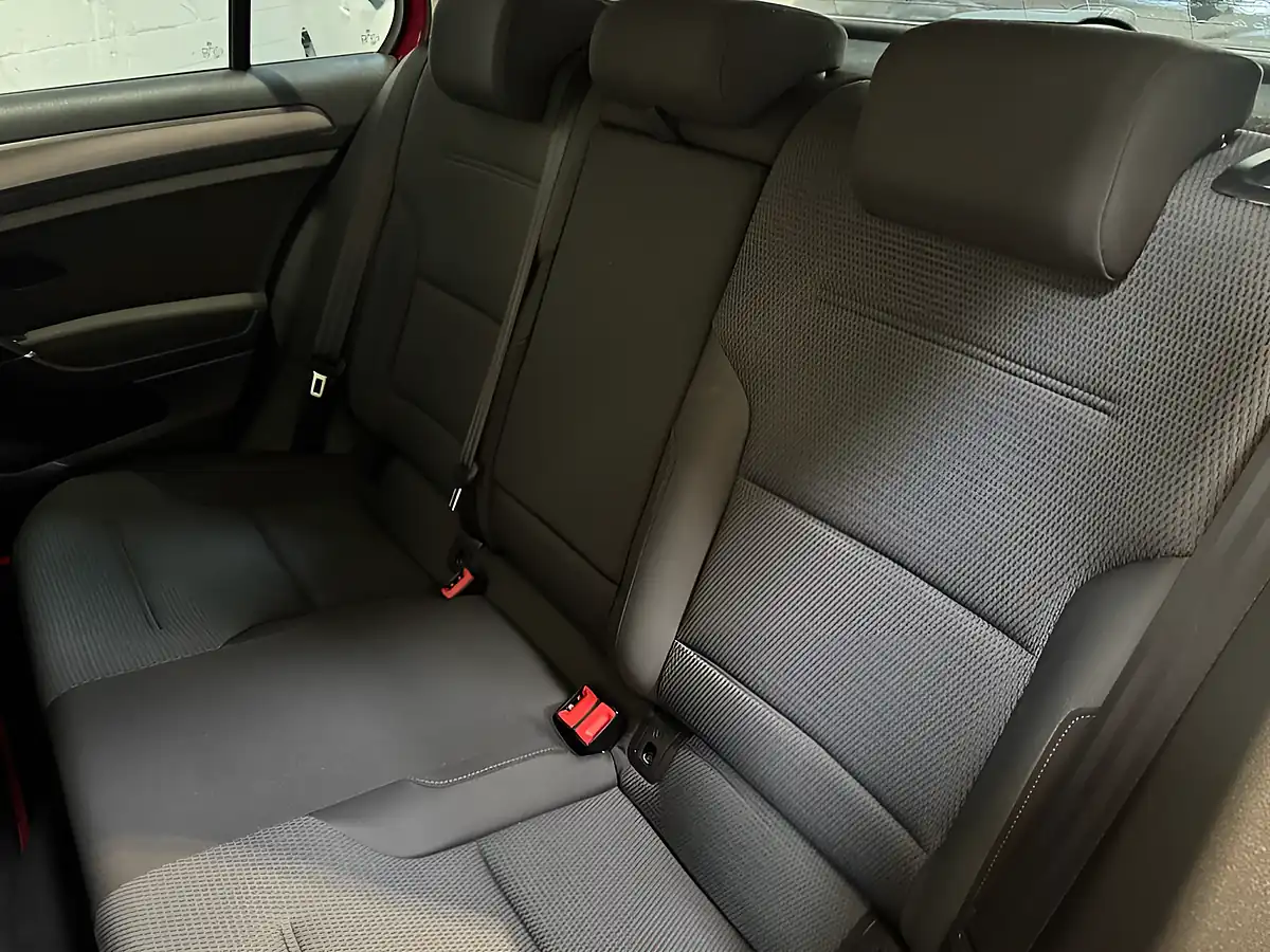 Used 2018 Volkswagen Golf Se Red - Interior and Exterior details 13