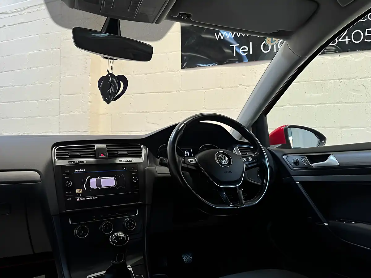 Used 2018 Volkswagen Golf Se Red - Interior and Exterior details 15
