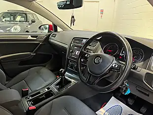 Used 2018 Volkswagen Golf Se Red - Interior and Exterior details 16