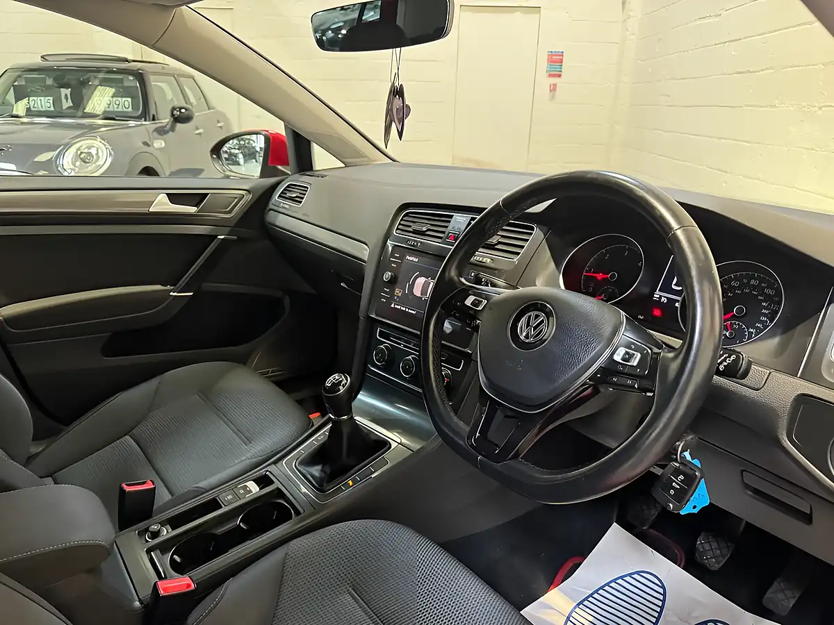 Used 2018 Volkswagen Golf Se Red - Interior and Exterior details 16
