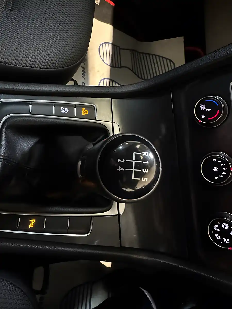 Used 2018 Volkswagen Golf Se Red - Interior and Exterior details 17