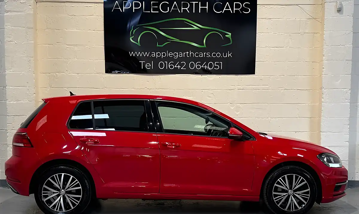 Used 2018 Volkswagen Golf Se Red - Interior and Exterior details 2