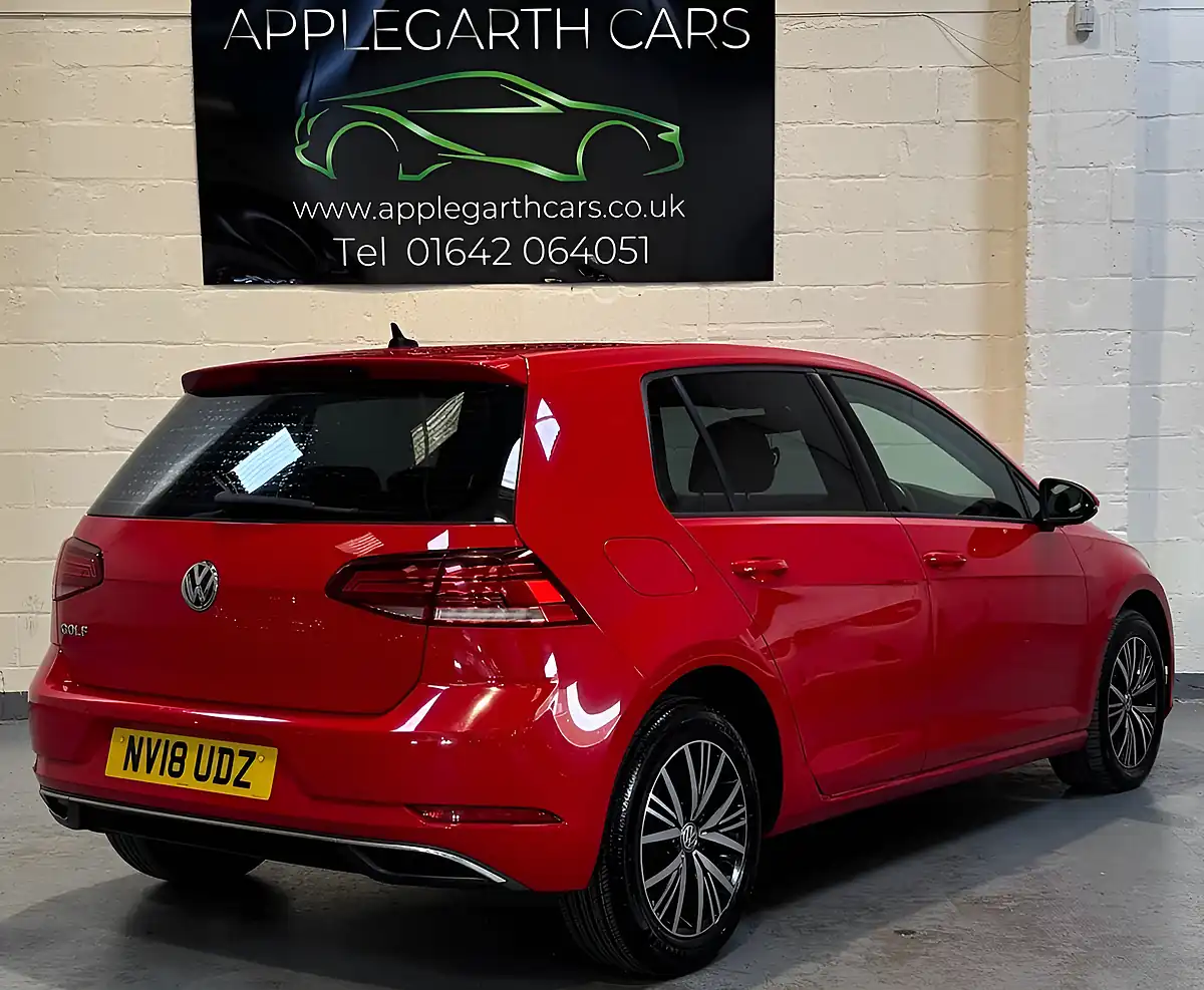 Used 2018 Volkswagen Golf Se Red - Interior and Exterior details 3