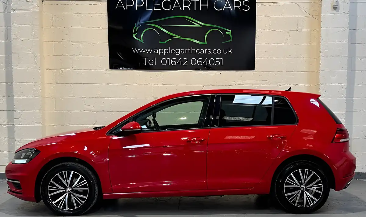 Used 2018 Volkswagen Golf Se Red - Interior and Exterior details 6