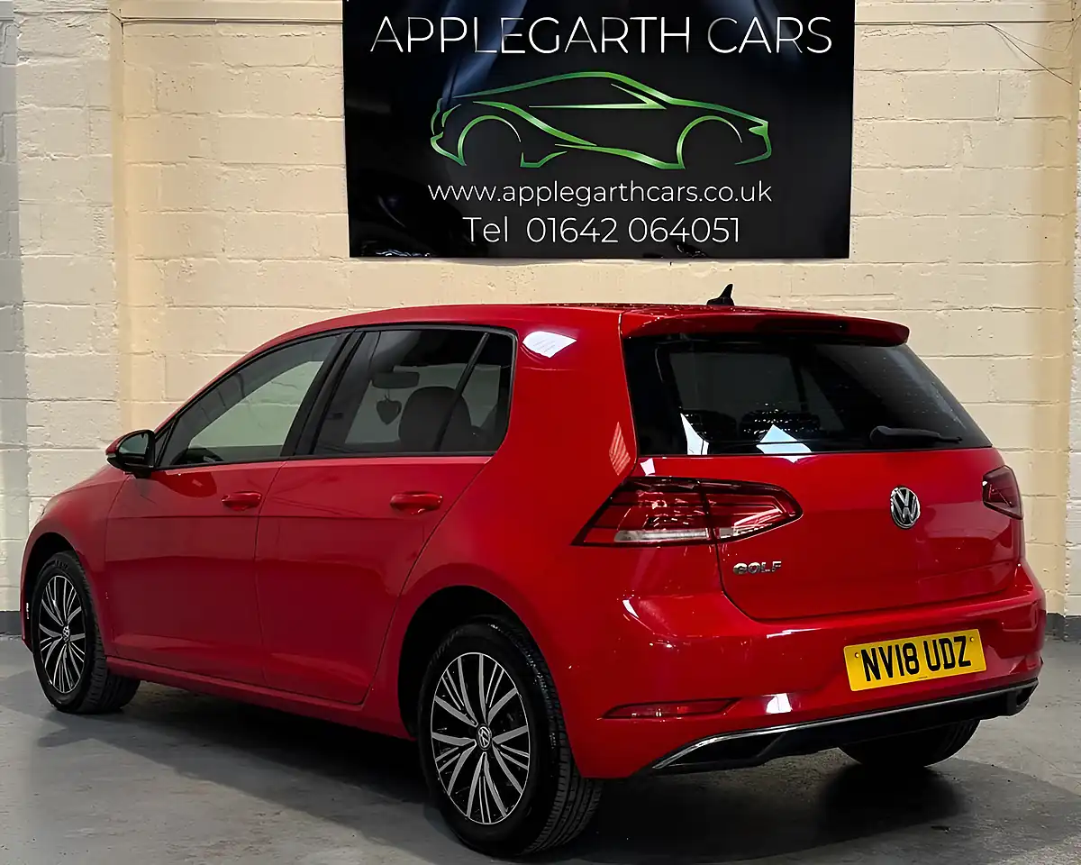 Used 2018 Volkswagen Golf Se Red - Interior and Exterior details 7