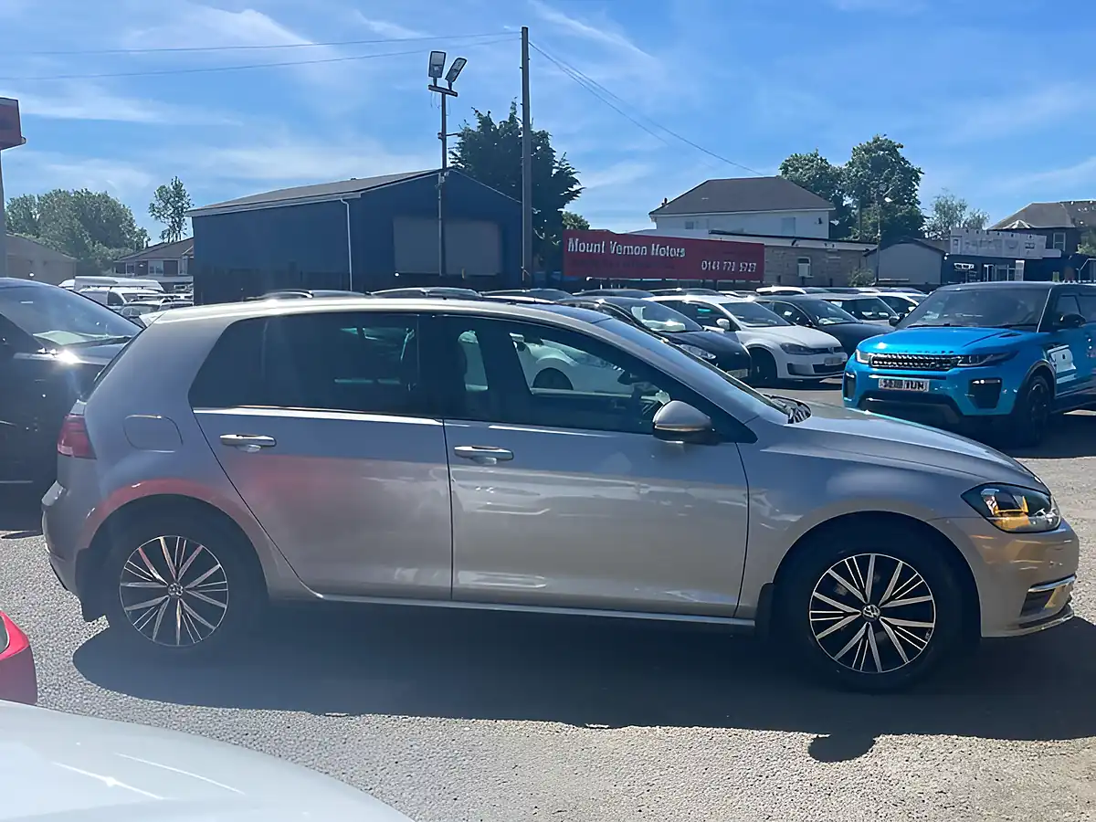 Used 2018 Volkswagen Golf Se Silver - Interior and Exterior details 10